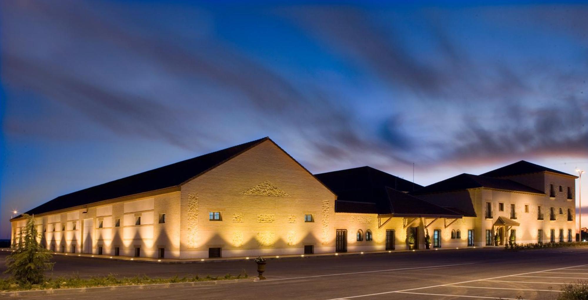 Bodegas Hacienda Albae Pension Argamasilla de Alba Buitenkant foto